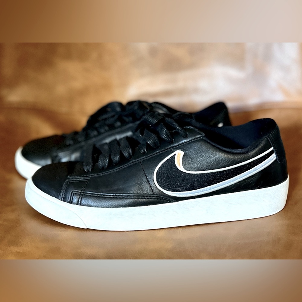 NIKE Women’s Blazer Low LX Black Royal Tint Shoes AV9371-001 3D Swooshes Size 7